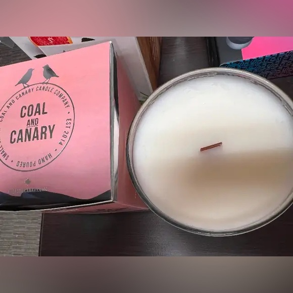Coal + Canary Candle 8oz - Fresh Air & Polar Bears - The Canada - Picture 3 of 4